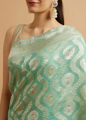 alt message - Mohey Women Sea Green Floral Leaf Patterned Saree with Jaal Pattern image number 3